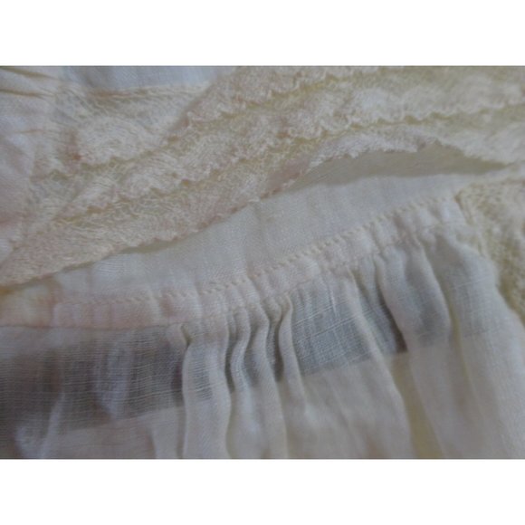 Antique VICTORIAN Baby Linen GOWN precious Eyelet Shell buttons Hand made Lace - Picture 4 of 7